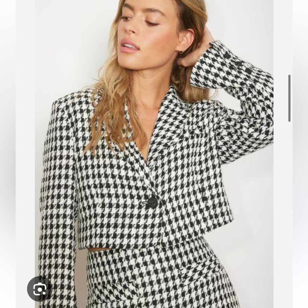 Dynamite Kora Cropped Houndstooth Blazer